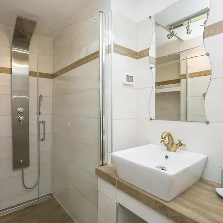 With Garden And Free Parking Appartement Pula