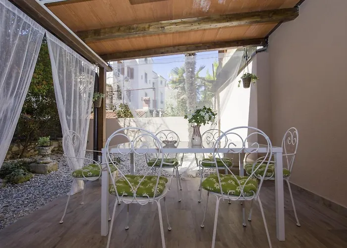 With Garden And Free Parking Pula